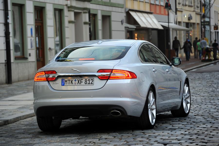  Jaguar XF 2011 года  (фото 39 из 79)
